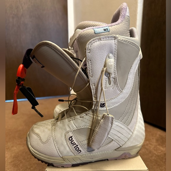 Burton Women’s Snowboard Boots Mint US 5.5 Preloved - Picture 13 of 16